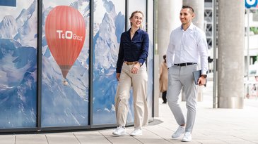 Team T&O vor dem Büro in Wien